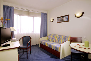Comfort Suites Cannes Mandelieu Esterno foto