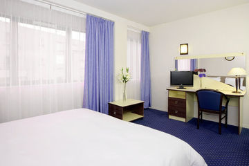 Comfort Suites Cannes Mandelieu Esterno foto